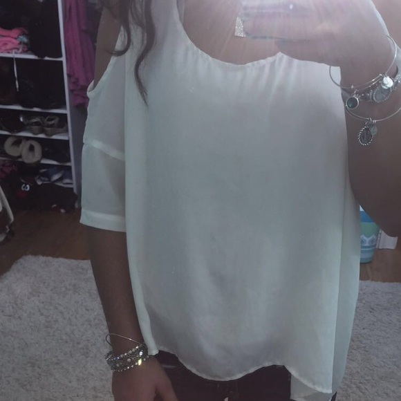 Open Shoulder Offwhite Blouse - Picture 5 of 5